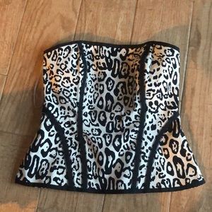 White House black market NWT size 4 top.